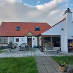 Nivekerke 8 Nieuwmunster De Haan, 4-bedroom House For 4 To 6 People, Between Wenduine, 1 Km, And De Haan, 2 Km, 500 Meters From The Beach,15 Min From Bruges, Ostend And Knokke, Fenced Garden, Bed Linen And Towels Provided, Pet Allowed, On Dem بيت للعطل *