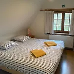 Nivekerke 8 Nieuwmunster De Haan, 4-bedroom House For 4 To 6 People, Between Wenduine, 1 Km, And De Haan, 2 Km, 500 Meters From The Beach,15 Min From Bruges, Ostend And Knokke, Fenced Garden, Bed Linen And Towels Provided, Pet Allowed, On Dem * Zuienkerke