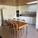 Nivekerke 8 Nieuwmunster De Haan, 4-bedroom House For 4 To 6 People, Between Wenduine, 1 Km, And De Haan, 2 Km, 500 Meters From The Beach,15 Min From Bruges, Ostend And Knokke, Fenced Garden, Bed Linen And Towels Provided, Pet Allowed, On Dem Zuienkerke