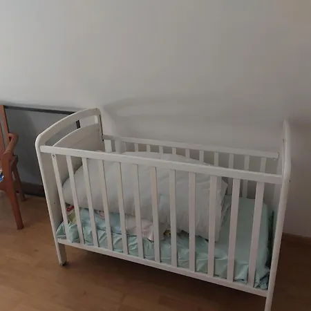 Nivekerke 8 Nieuwmunster De Haan, 3-bedroom House For 4 To 6 People, Between Wenduine, 1 Km, And De Haan, 2 Km, 500 Meters From The Beach,15 Min From Bruges, Ostend And Knokke, Fenced Garden, Bed Linen And Towels Provided, Pet Allowed, On Dem Hébergement de vacances