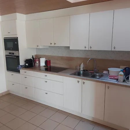 Nivekerke 8 Nieuwmunster De Haan, 4-bedroom House For 4 To 6 People, Between Wenduine, 1 Km, And De Haan, 2 Km, 500 Meters From The Beach,15 Min From Bruges, Ostend And Knokke, Fenced Garden, Bed Linen And Towels Provided, Pet Allowed, On Dem *