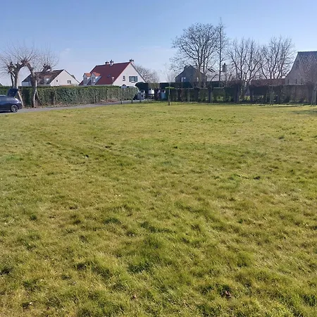 Nivekerke 8 Nieuwmunster De Haan, 3-bedroom House For 4 To 6 People, Between Wenduine, 1 Km, And De Haan, 2 Km, 500 Meters From The Beach,15 Min From Bruges, Ostend And Knokke, Fenced Garden, Bed Linen And Towels Provided, Pet Allowed, On Dem Zuienkerke