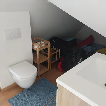 Nivekerke 8 Nieuwmunster De Haan, 3-bedroom House For 4 To 6 People, Between Wenduine, 1 Km, And De Haan, 2 Km, 500 Meters From The Beach,15 Min From Bruges, Ostend And Knokke, Fenced Garden, Bed Linen And Towels Provided, Pet Allowed, On Dem Hébergement de vacances *