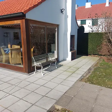 Nivekerke 8 Nieuwmunster De Haan, 3-bedroom House For 4 To 6 People, Between Wenduine, 1 Km, And De Haan, 2 Km, 500 Meters From The Beach,15 Min From Bruges, Ostend And Knokke, Fenced Garden, Bed Linen And Towels Provided, Pet Allowed, On Dem *