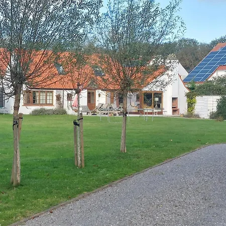 Nivekerke 8 Nieuwmunster De Haan, 4-bedroom House For 4 To 6 People, Between Wenduine, 1 Km, And De Haan, 2 Km, 500 Meters From The Beach,15 Min From Bruges, Ostend And Knokke, Fenced Garden, Bed Linen And Towels Provided, Pet Allowed, On Dem بيت للعطل *