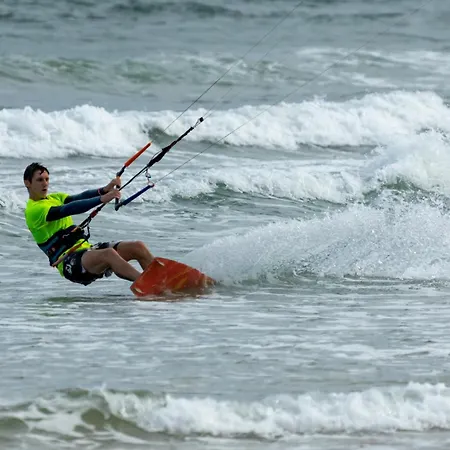 Nivekerke 8 Nieuwmunster De Haan, 3-bedroom House For 4 To 6 People, Between Wenduine, 1 Km, And De Haan, 2 Km, 500 Meters From The Beach,15 Min From Bruges, Ostend And Knokke, Fenced Garden, Bed Linen And Towels Provided, Pet Allowed, On Dem *