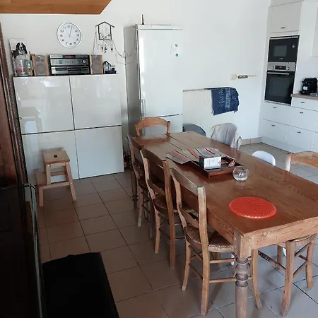 Nivekerke 8 Nieuwmunster De Haan, 4-bedroom House For 4 To 6 People, Between Wenduine, 1 Km, And De Haan, 2 Km, 500 Meters From The Beach,15 Min From Bruges, Ostend And Knokke, Fenced Garden, Bed Linen And Towels Provided, Pet Allowed, On Dem بيت للعطل Zuienkerke