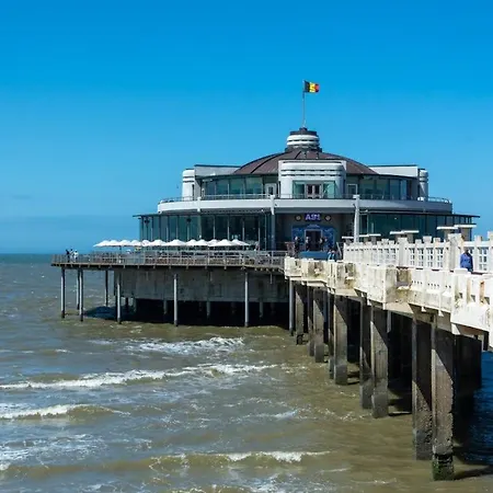 Nivekerke 8 Nieuwmunster De Haan, 3-bedroom House For 4 To 6 People, Between Wenduine, 1 Km, And De Haan, 2 Km, 500 Meters From The Beach,15 Min From Bruges, Ostend And Knokke, Fenced Garden, Bed Linen And Towels Provided, Pet Allowed, On Dem Hébergement de vacances *