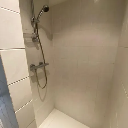 Nivekerke 8 Nieuwmunster De Haan, 3-bedroom House For 4 To 6 People, Between Wenduine, 1 Km, And De Haan, 2 Km, 500 Meters From The Beach,15 Min From Bruges, Ostend And Knokke, Fenced Garden, Bed Linen And Towels Provided, Pet Allowed, On Dem *