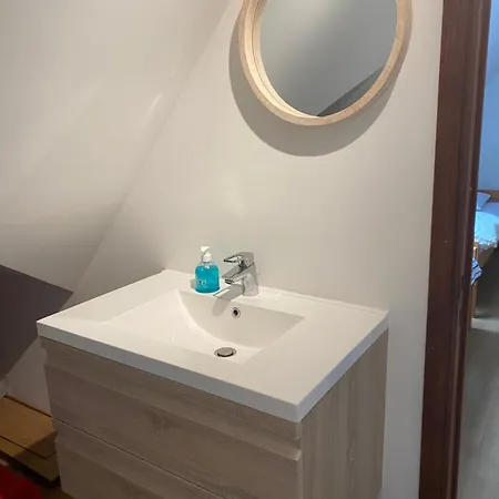 Nivekerke 8 Nieuwmunster De Haan, 3-bedroom House For 4 To 6 People, Between Wenduine, 1 Km, And De Haan, 2 Km, 500 Meters From The Beach,15 Min From Bruges, Ostend And Knokke, Fenced Garden, Bed Linen And Towels Provided, Pet Allowed, On Dem Hébergement de vacances *