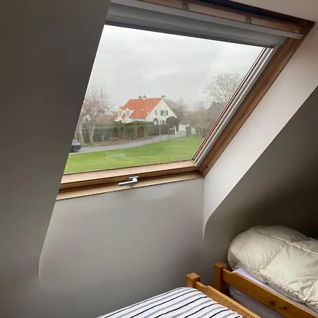 Дом отдыха Nivekerke 8 Nieuwmunster De Haan, 4-bedroom House For 4 To 6 People, Between Wenduine, 1 Km, And De Haan, 2 Km, 500 Meters From The Beach,15 Min From Bruges, Ostend And Knokke, Fenced Garden, Bed Linen And Towels Provided, Pet Allowed, On Dem