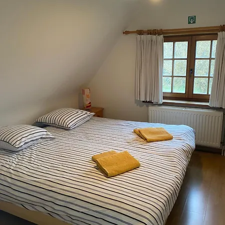 Nivekerke 8 Nieuwmunster De Haan, 3-bedroom House For 4 To 6 People, Between Wenduine, 1 Km, And De Haan, 2 Km, 500 Meters From The Beach,15 Min From Bruges, Ostend And Knokke, Fenced Garden, Bed Linen And Towels Provided, Pet Allowed, On Dem * Zuienkerke