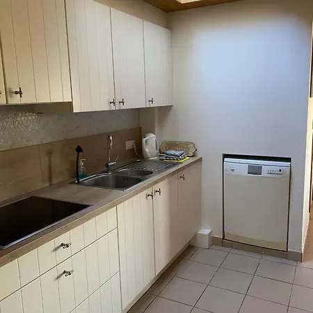 Nivekerke 8 Nieuwmunster De Haan, 4-bedroom House For 4 To 6 People, Between Wenduine, 1 Km, And De Haan, 2 Km, 500 Meters From The Beach,15 Min From Bruges, Ostend And Knokke, Fenced Garden, Bed Linen And Towels Provided, Pet Allowed, On Dem