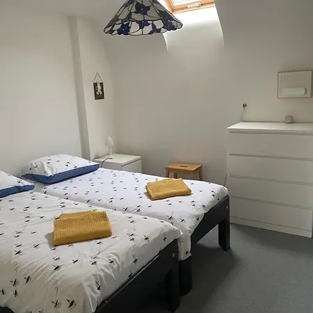 Nivekerke 8 Nieuwmunster De Haan, 3-bedroom House For 4 To 6 People, Between Wenduine, 1 Km, And De Haan, 2 Km, 500 Meters From The Beach,15 Min From Bruges, Ostend And Knokke, Fenced Garden, Bed Linen And Towels Provided, Pet Allowed, On Dem * Zuienkerke