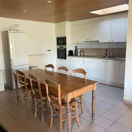Nivekerke 8 Nieuwmunster De Haan, 4-bedroom House For 4 To 6 People, Between Wenduine, 1 Km, And De Haan, 2 Km, 500 Meters From The Beach,15 Min From Bruges, Ostend And Knokke, Fenced Garden, Bed Linen And Towels Provided, Pet Allowed, On Dem Zuienkerke