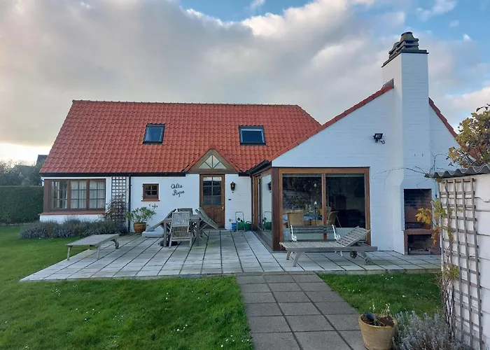 Nivekerke 8 Nieuwmunster De Haan, 4-bedroom House For 4 To 6 People, Between Wenduine, 1 Km, And De Haan, 2 Km, 500 Meters From The Beach,15 Min From Bruges, Ostend And Knokke, Fenced Garden, Bed Linen And Towels Provided, Pet Allowed, On Dem Holiday home *