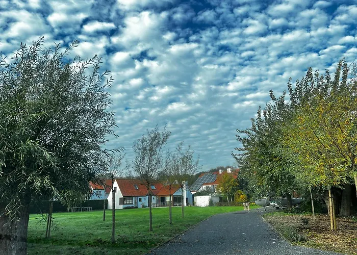 Nivekerke 8 Nieuwmunster De Haan, 4-bedroom House For 4 To 6 People, Between Wenduine, 1 Km, And De Haan, 2 Km, 500 Meters From The Beach,15 Min From Bruges, Ostend And Knokke, Fenced Garden, Bed Linen And Towels Provided, Pet Allowed, On Dem