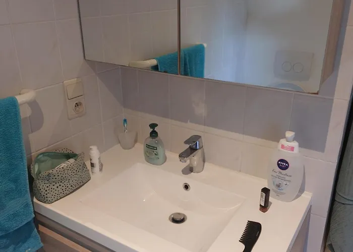 Holiday home Nivekerke 8 Nieuwmunster De Haan, 4-bedroom House For 4 To 6 People, Between Wenduine, 1 Km, And De Haan, 2 Km, 500 Meters From The Beach,15 Min From Bruges, Ostend And Knokke, Fenced Garden, Bed Linen And Towels Provided, Pet Allowed, On Dem