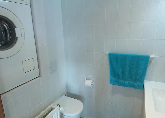 Nivekerke 8 Nieuwmunster De Haan, 4-bedroom House For 4 To 6 People, Between Wenduine, 1 Km, And De Haan, 2 Km, 500 Meters From The Beach,15 Min From Bruges, Ostend And Knokke, Fenced Garden, Bed Linen And Towels Provided, Pet Allowed, On Dem * Zuienkerke