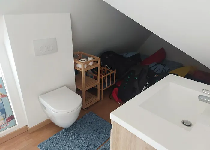 Nivekerke 8 Nieuwmunster De Haan, 4-bedroom House For 4 To 6 People, Between Wenduine, 1 Km, And De Haan, 2 Km, 500 Meters From The Beach,15 Min From Bruges, Ostend And Knokke, Fenced Garden, Bed Linen And Towels Provided, Pet Allowed, On Dem Holiday home *