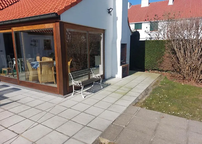 Nivekerke 8 Nieuwmunster De Haan, 4-bedroom House For 4 To 6 People, Between Wenduine, 1 Km, And De Haan, 2 Km, 500 Meters From The Beach,15 Min From Bruges, Ostend And Knokke, Fenced Garden, Bed Linen And Towels Provided, Pet Allowed, On Dem *