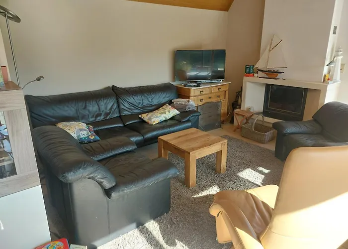 Nivekerke 8 Nieuwmunster De Haan, 4-bedroom House For 4 To 6 People, Between Wenduine, 1 Km, And De Haan, 2 Km, 500 Meters From The Beach,15 Min From Bruges, Ostend And Knokke, Fenced Garden, Bed Linen And Towels Provided, Pet Allowed, On Dem Holiday home *