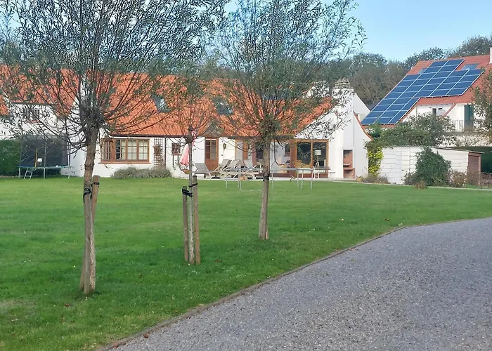 Nivekerke 8 Nieuwmunster De Haan, 4-bedroom House For 4 To 6 People, Between Wenduine, 1 Km, And De Haan, 2 Km, 500 Meters From The Beach,15 Min From Bruges, Ostend And Knokke, Fenced Garden, Bed Linen And Towels Provided, Pet Allowed, On Dem Holiday home *