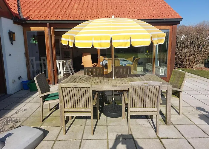 Nivekerke 8 Nieuwmunster De Haan, 4-bedroom House For 4 To 6 People, Between Wenduine, 1 Km, And De Haan, 2 Km, 500 Meters From The Beach,15 Min From Bruges, Ostend And Knokke, Fenced Garden, Bed Linen And Towels Provided, Pet Allowed, On Dem *