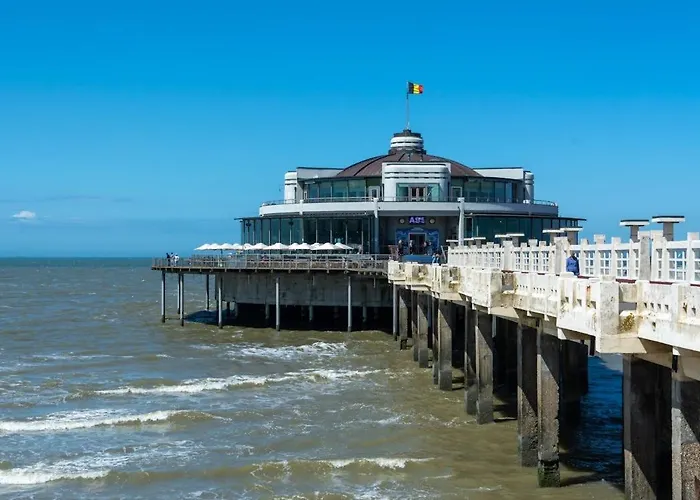 Nivekerke 8 Nieuwmunster De Haan, 4-bedroom House For 4 To 6 People, Between Wenduine, 1 Km, And De Haan, 2 Km, 500 Meters From The Beach,15 Min From Bruges, Ostend And Knokke, Fenced Garden, Bed Linen And Towels Provided, Pet Allowed, On Dem Holiday home *