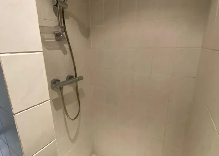 Nivekerke 8 Nieuwmunster De Haan, 4-bedroom House For 4 To 6 People, Between Wenduine, 1 Km, And De Haan, 2 Km, 500 Meters From The Beach,15 Min From Bruges, Ostend And Knokke, Fenced Garden, Bed Linen And Towels Provided, Pet Allowed, On Dem *