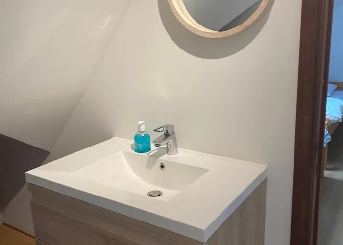 Nivekerke 8 Nieuwmunster De Haan, 4-bedroom House For 4 To 6 People, Between Wenduine, 1 Km, And De Haan, 2 Km, 500 Meters From The Beach,15 Min From Bruges, Ostend And Knokke, Fenced Garden, Bed Linen And Towels Provided, Pet Allowed, On Dem Holiday home *