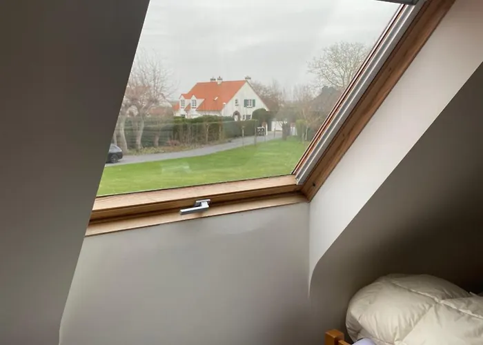 Holiday home Nivekerke 8 Nieuwmunster De Haan, 4-bedroom House For 4 To 6 People, Between Wenduine, 1 Km, And De Haan, 2 Km, 500 Meters From The Beach,15 Min From Bruges, Ostend And Knokke, Fenced Garden, Bed Linen And Towels Provided, Pet Allowed, On Dem