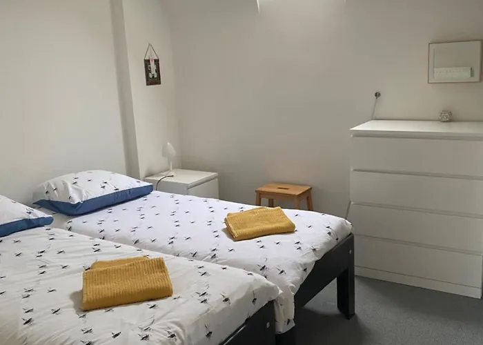 Nivekerke 8 Nieuwmunster De Haan, 4-bedroom House For 4 To 6 People, Between Wenduine, 1 Km, And De Haan, 2 Km, 500 Meters From The Beach,15 Min From Bruges, Ostend And Knokke, Fenced Garden, Bed Linen And Towels Provided, Pet Allowed, On Dem * Zuienkerke