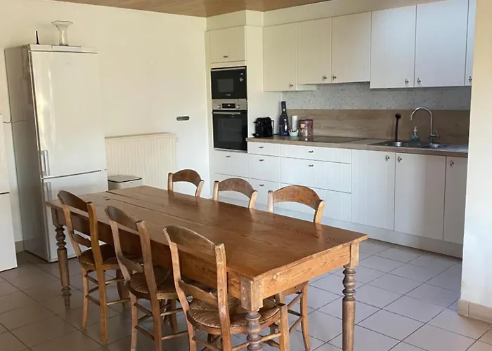 Nivekerke 8 Nieuwmunster De Haan, 4-bedroom House For 4 To 6 People, Between Wenduine, 1 Km, And De Haan, 2 Km, 500 Meters From The Beach,15 Min From Bruges, Ostend And Knokke, Fenced Garden, Bed Linen And Towels Provided, Pet Allowed, On Dem Zuienkerke