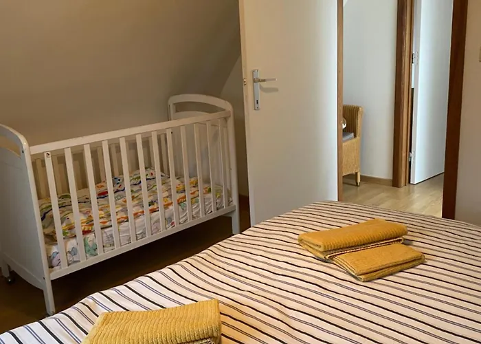 Nivekerke 8 Nieuwmunster De Haan, 4-bedroom House For 4 To 6 People, Between Wenduine, 1 Km, And De Haan, 2 Km, 500 Meters From The Beach,15 Min From Bruges, Ostend And Knokke, Fenced Garden, Bed Linen And Towels Provided, Pet Allowed, On Dem * Zuienkerke