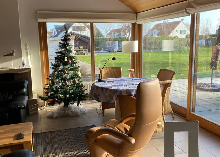 Nivekerke 8 Nieuwmunster De Haan, 4-bedroom House For 4 To 6 People, Between Wenduine, 1 Km, And De Haan, 2 Km, 500 Meters From The Beach,15 Min From Bruges, Ostend And Knokke, Fenced Garden, Bed Linen And Towels Provided, Pet Allowed, On Dem * Zuienkerke